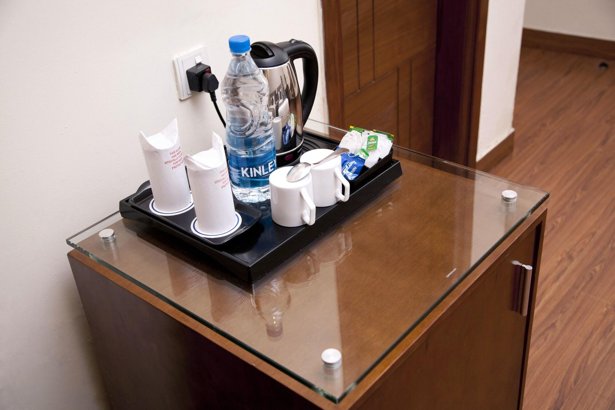 Alpina Hotels & Suites New Delhi Extérieur photo