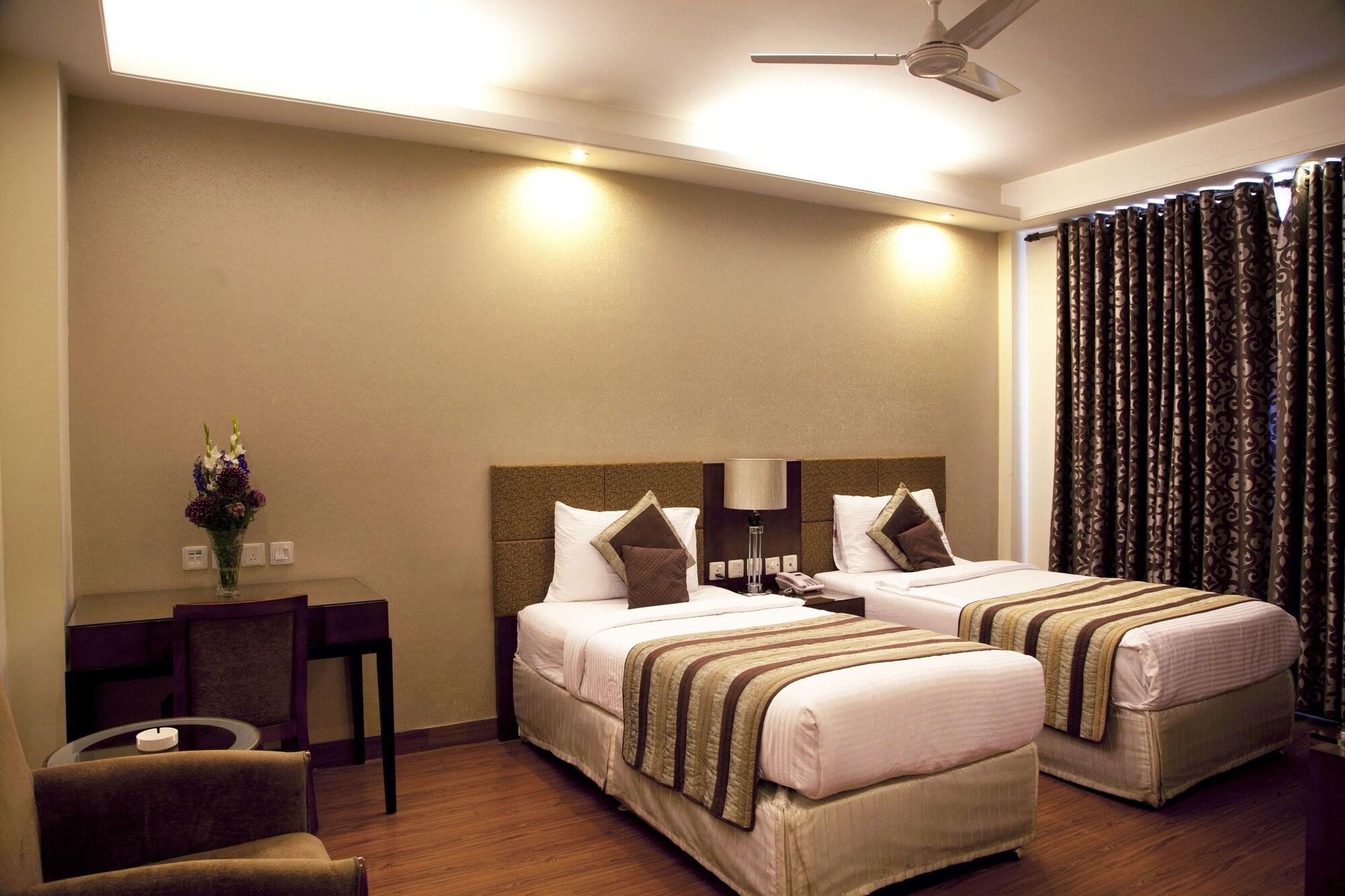 Alpina Hotels & Suites New Delhi Extérieur photo
