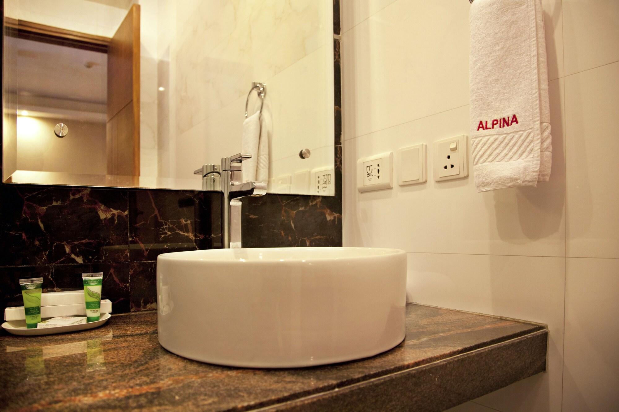 Alpina Hotels & Suites New Delhi Extérieur photo