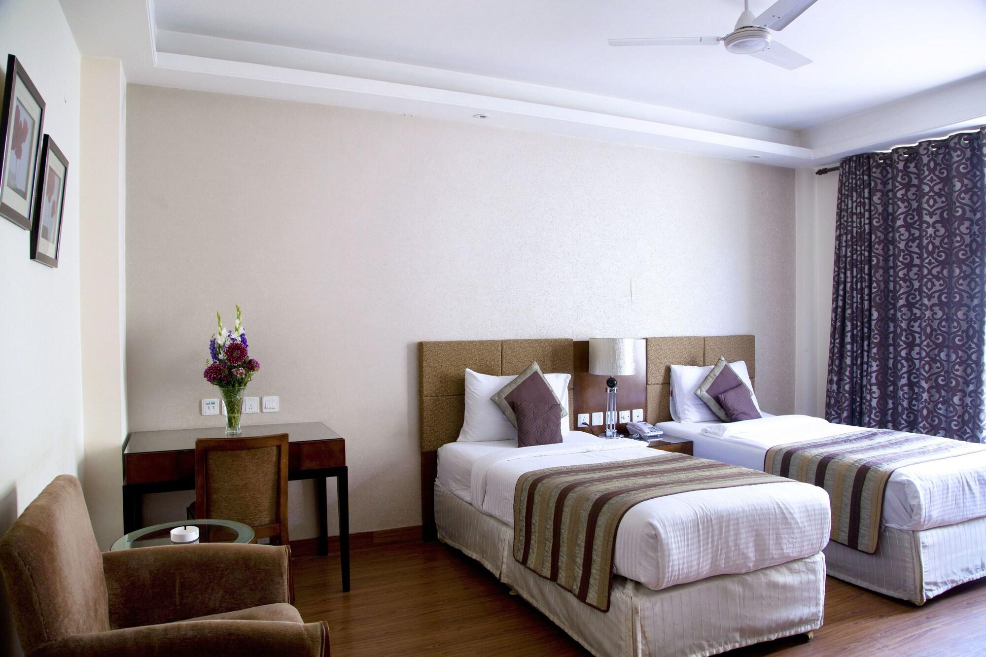 Alpina Hotels & Suites New Delhi Extérieur photo
