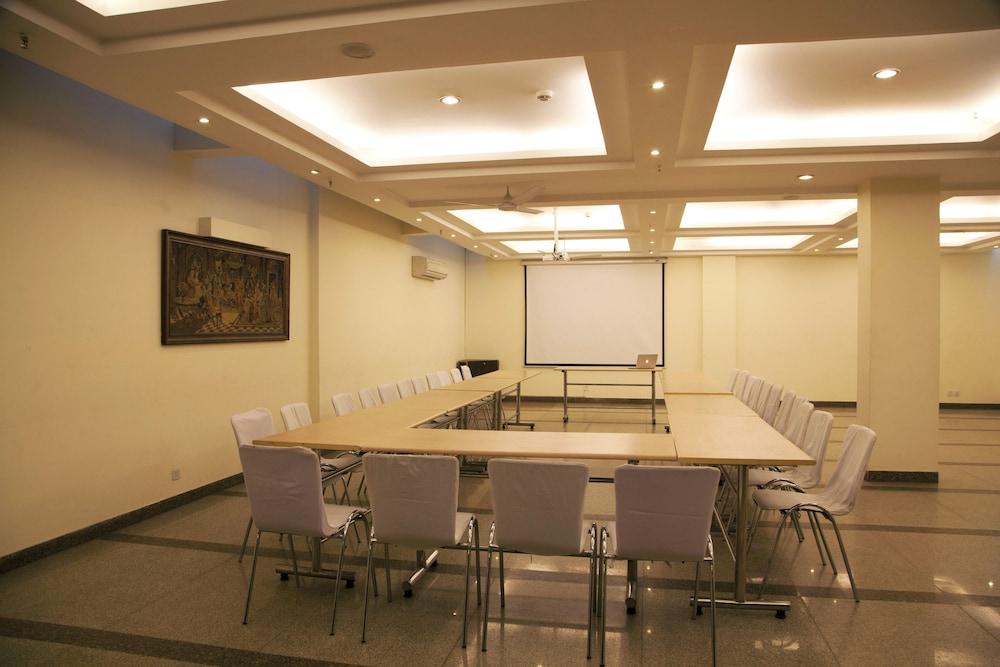 Alpina Hotels & Suites New Delhi Extérieur photo