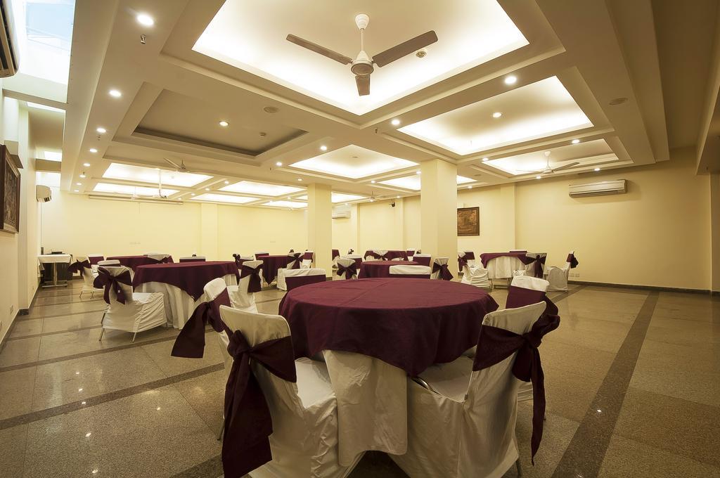 Alpina Hotels & Suites New Delhi Extérieur photo