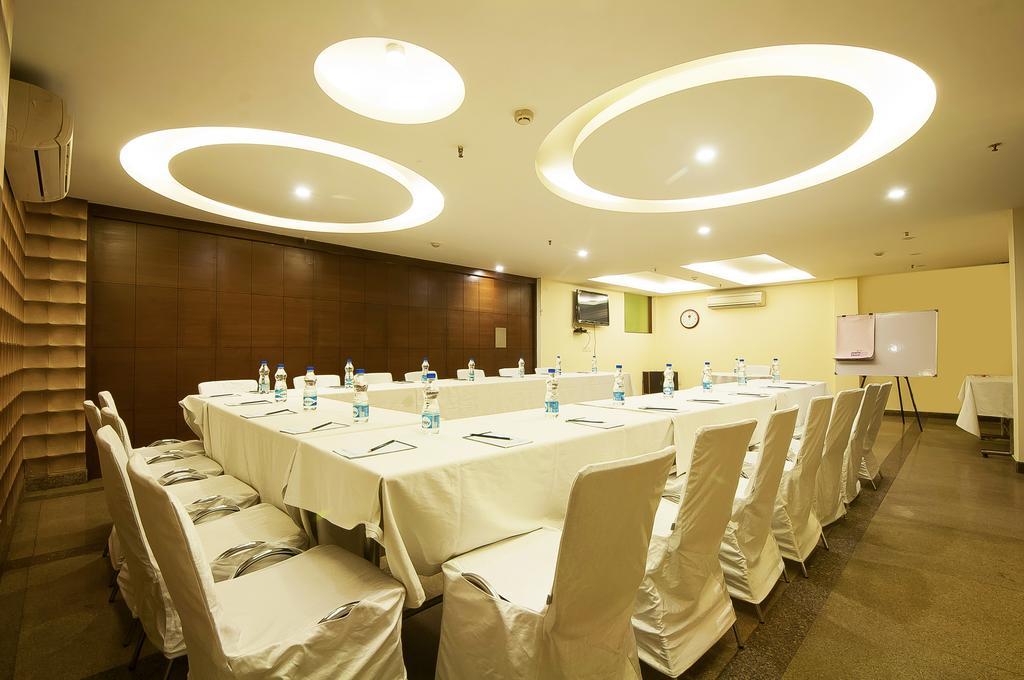 Alpina Hotels & Suites New Delhi Extérieur photo