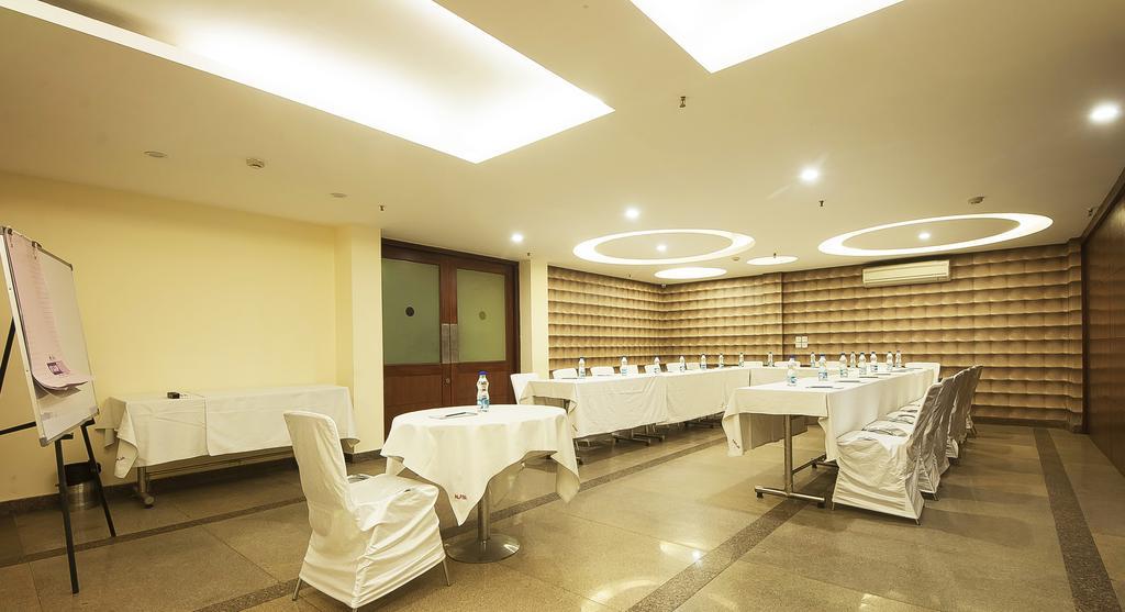 Alpina Hotels & Suites New Delhi Extérieur photo
