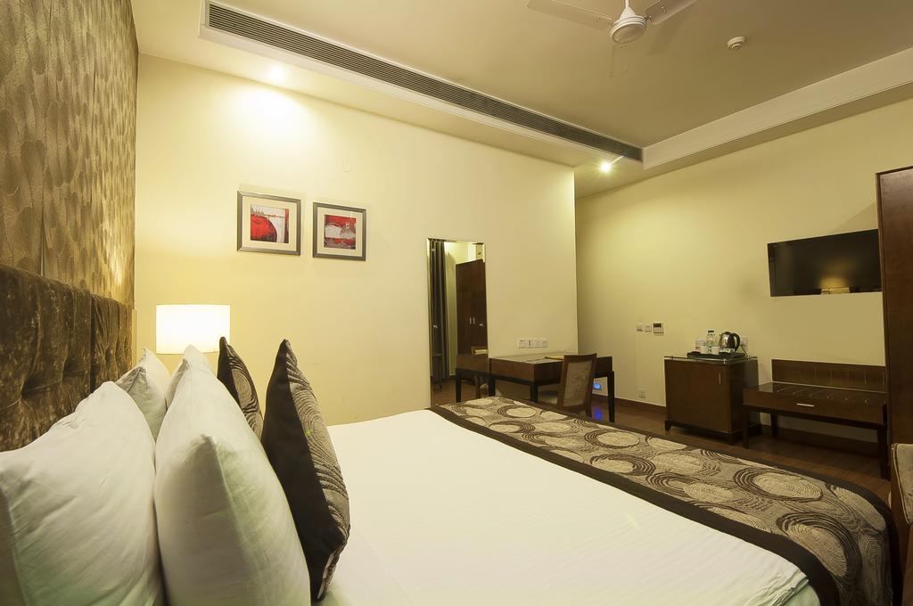 Alpina Hotels & Suites New Delhi Extérieur photo