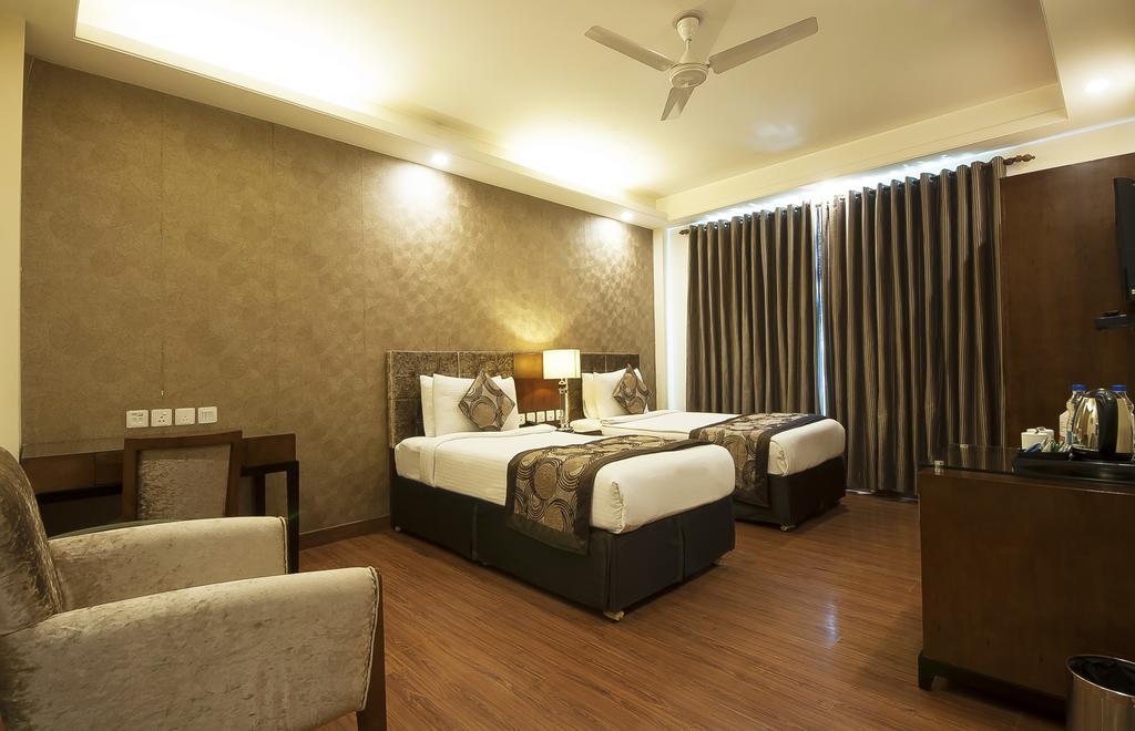 Alpina Hotels & Suites New Delhi Extérieur photo