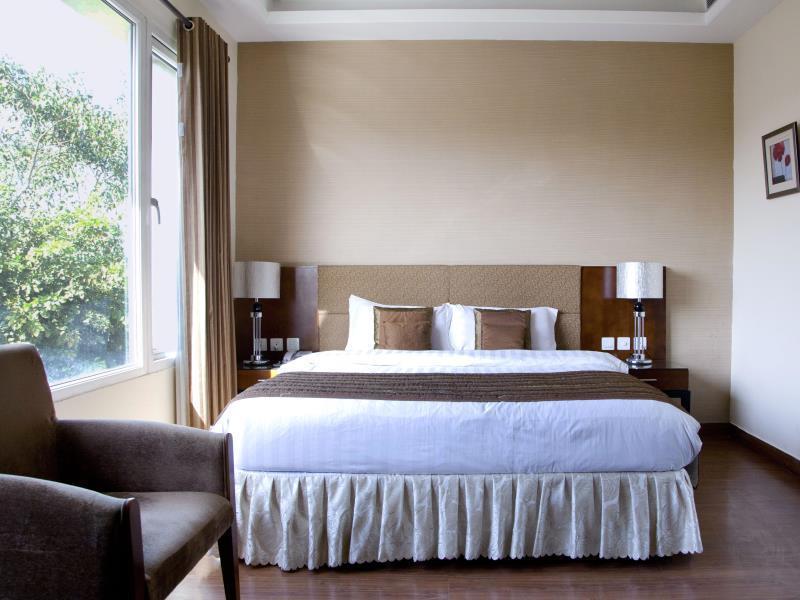 Alpina Hotels & Suites New Delhi Extérieur photo