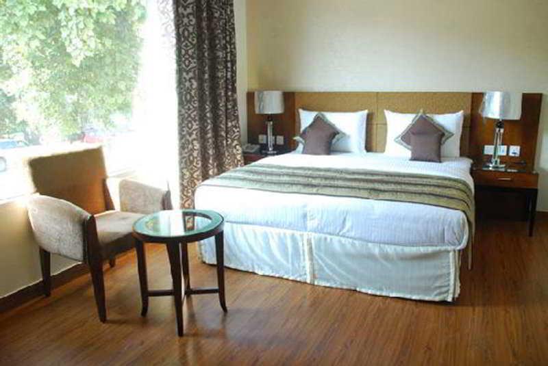 Alpina Hotels & Suites New Delhi Extérieur photo