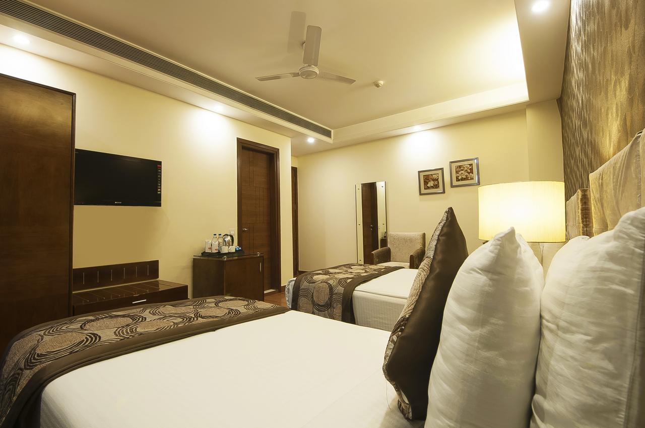 Alpina Hotels & Suites New Delhi Extérieur photo