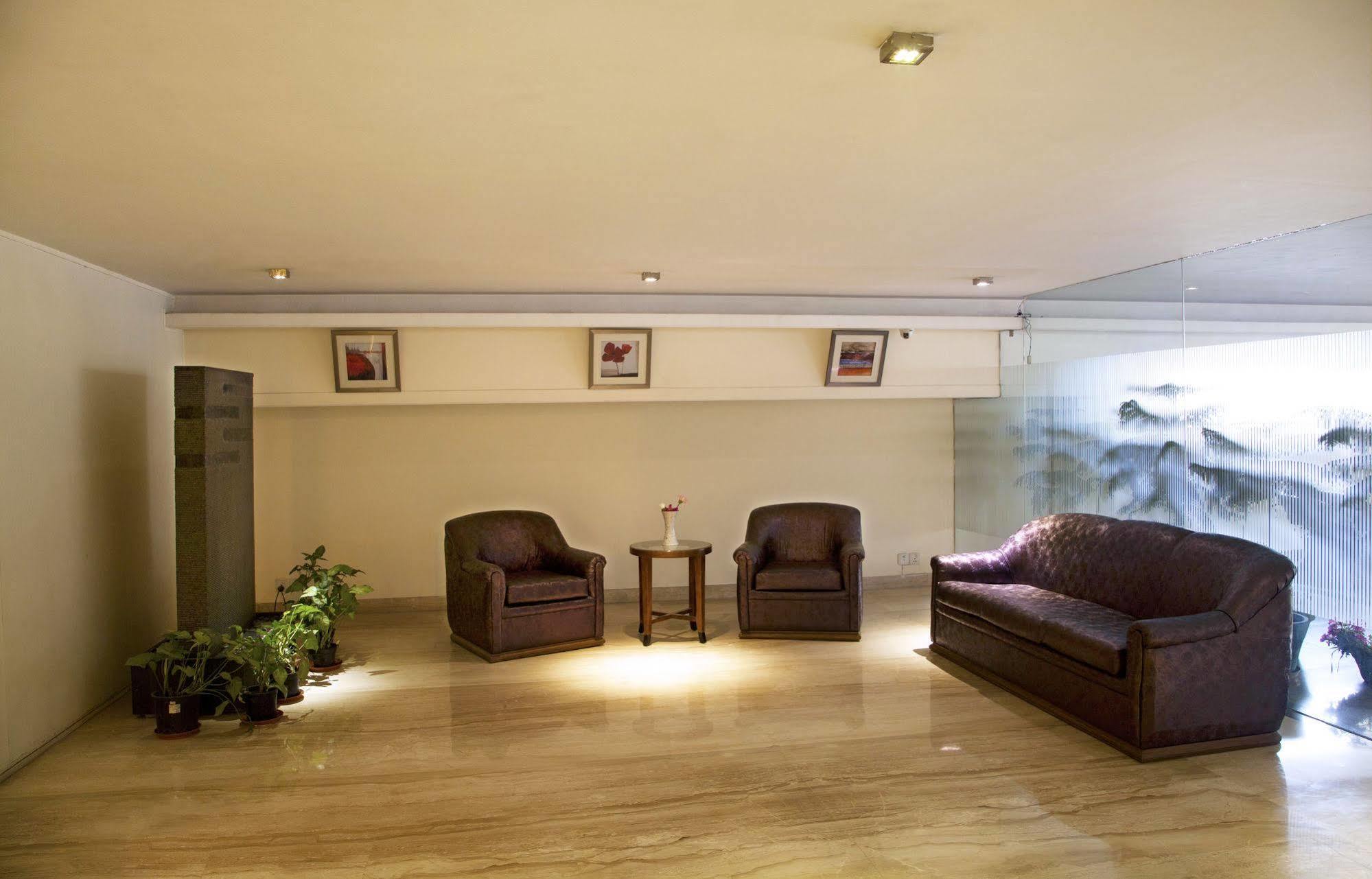 Alpina Hotels & Suites New Delhi Extérieur photo