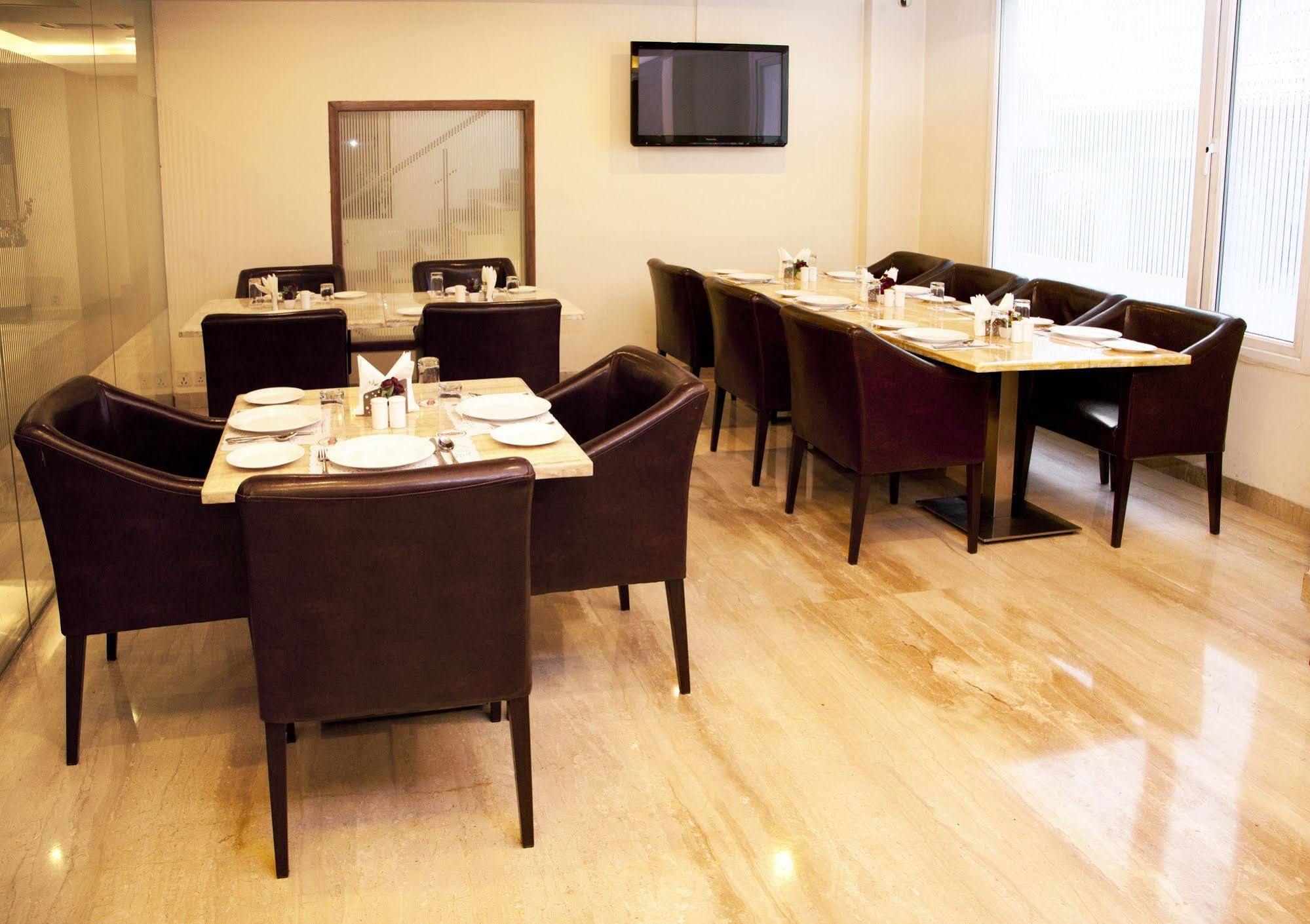 Alpina Hotels & Suites New Delhi Extérieur photo