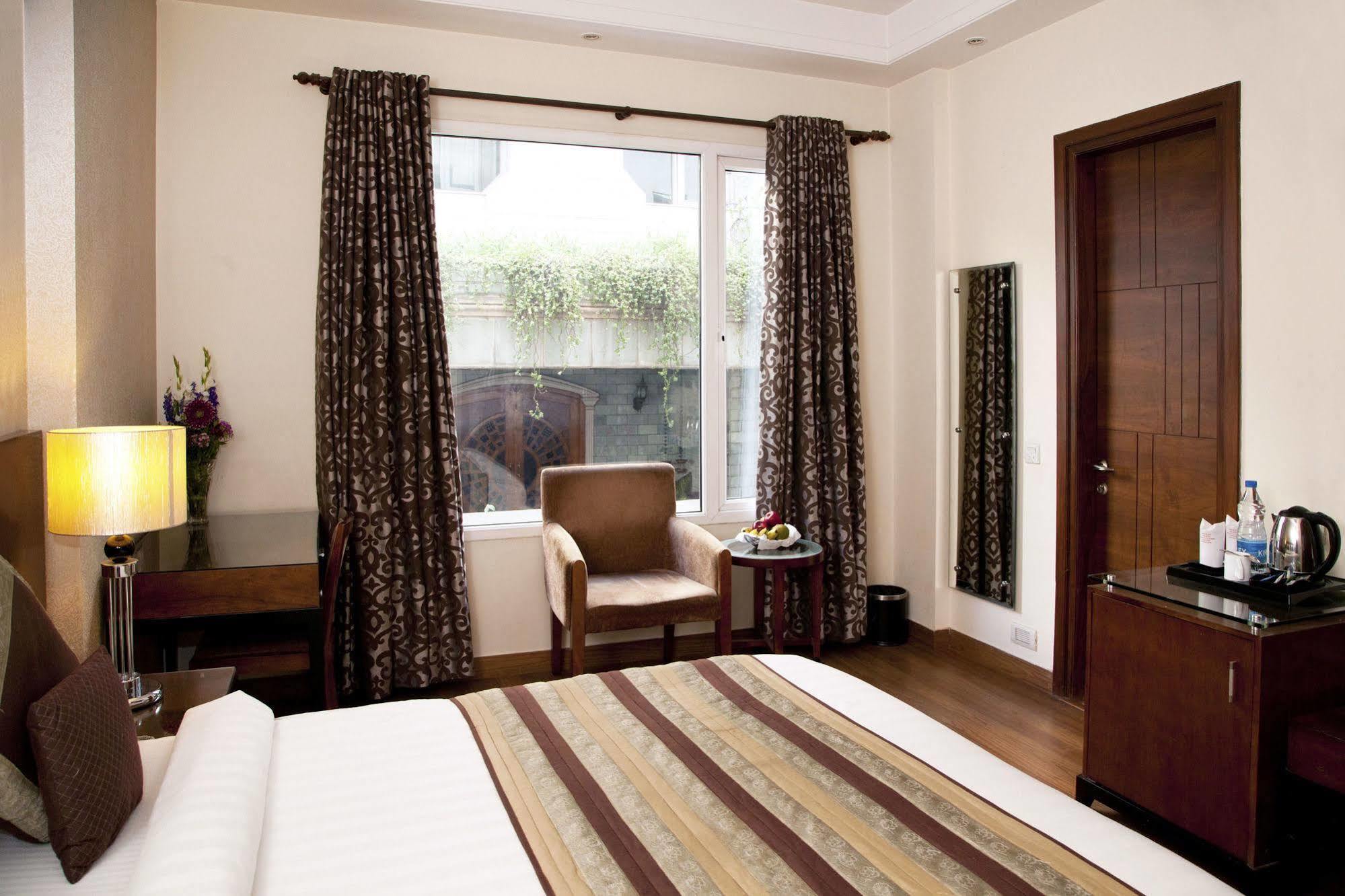Alpina Hotels & Suites New Delhi Extérieur photo