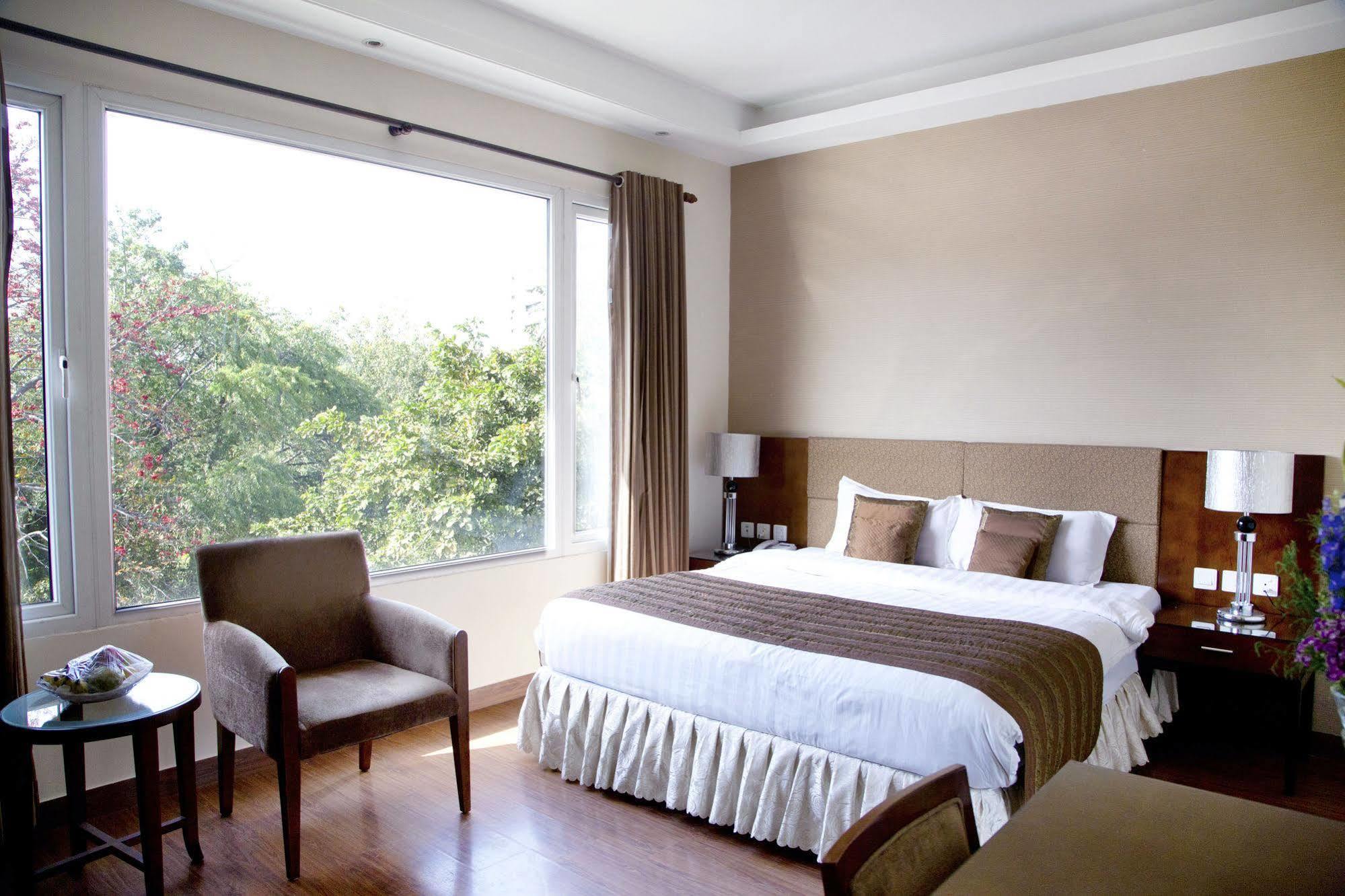 Alpina Hotels & Suites New Delhi Extérieur photo