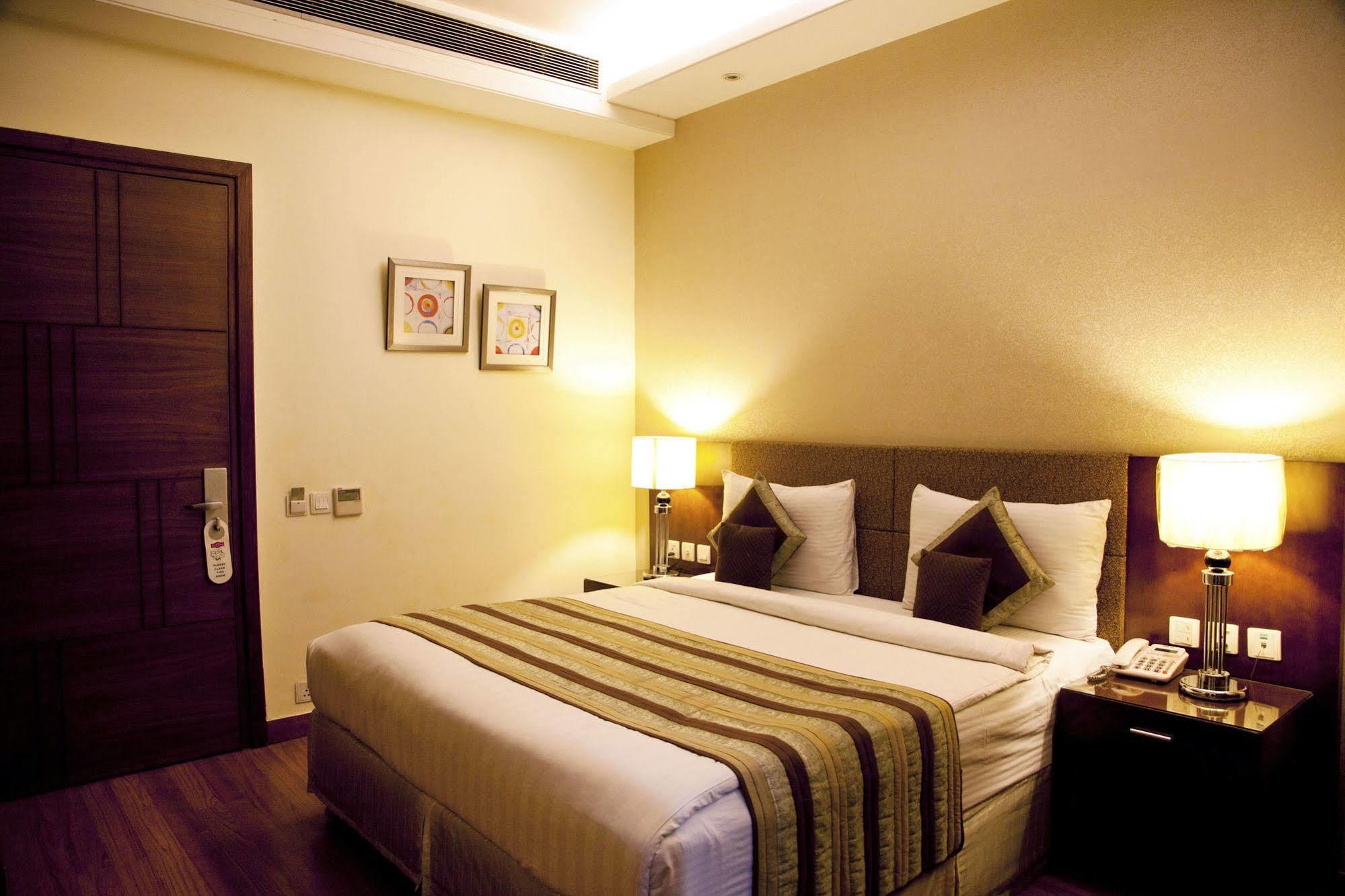 Alpina Hotels & Suites New Delhi Extérieur photo