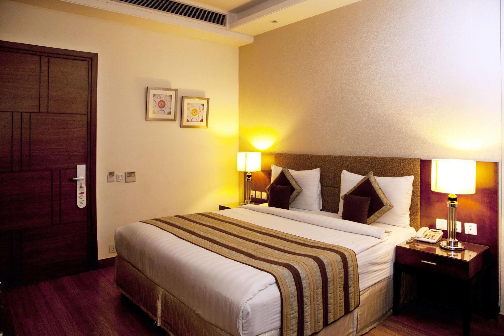 Alpina Hotels & Suites New Delhi Extérieur photo